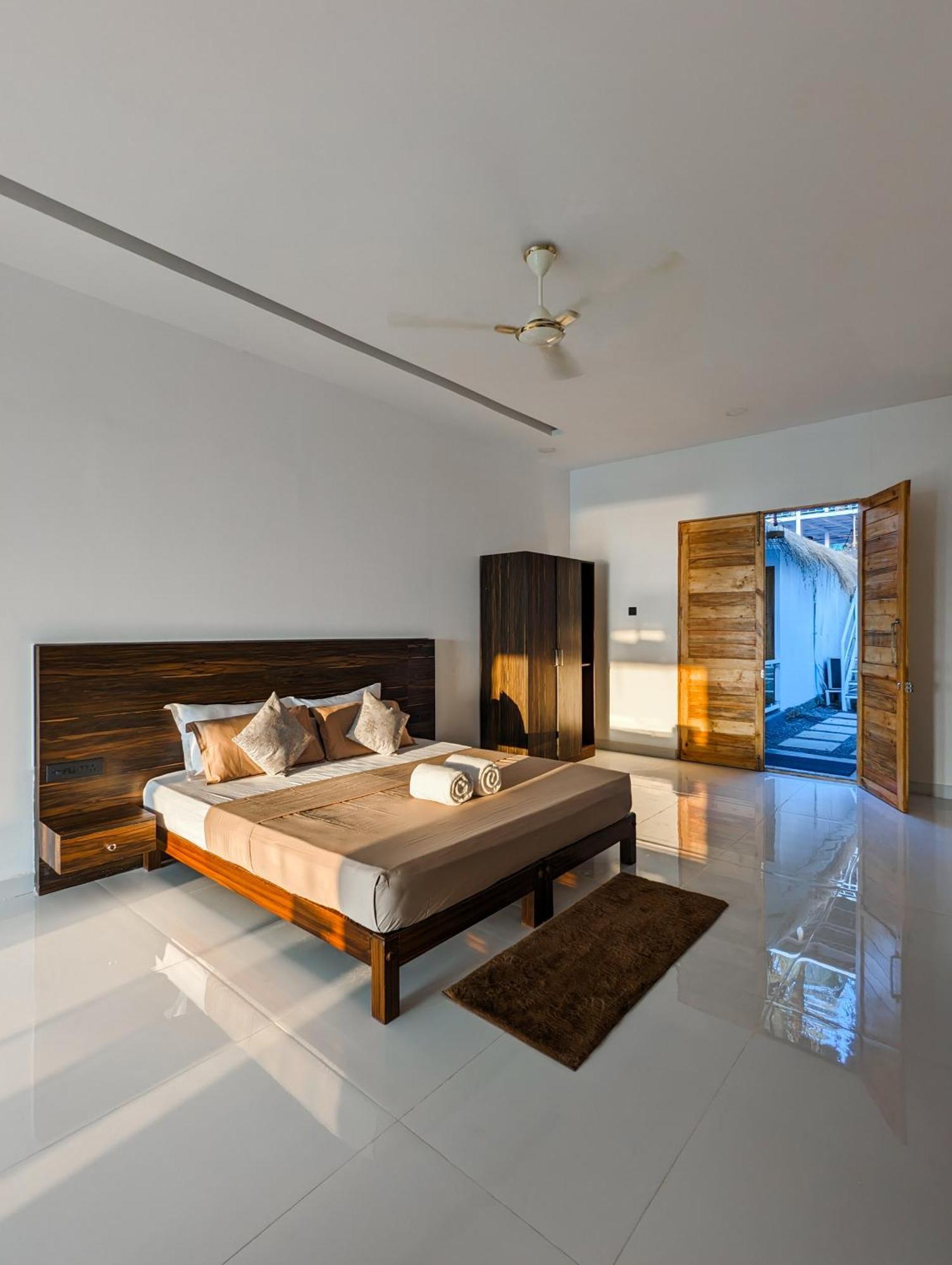 Aqua Beach Stays Ashwem Mandrem Exterior photo
