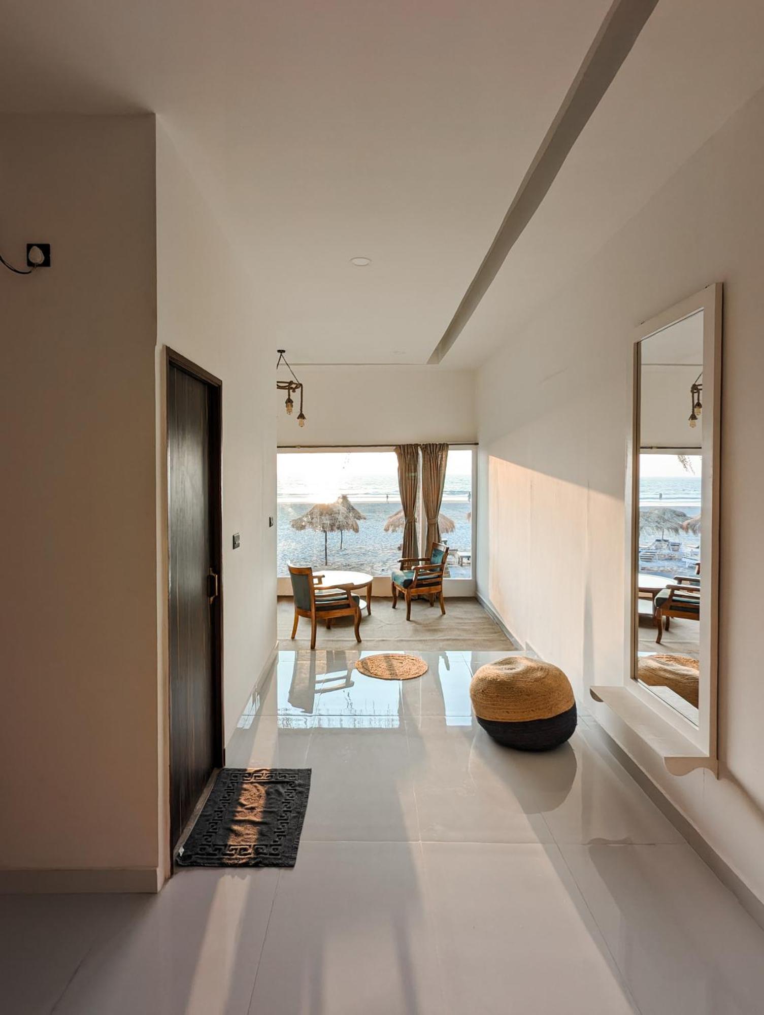 Aqua Beach Stays Ashwem Mandrem Exterior photo