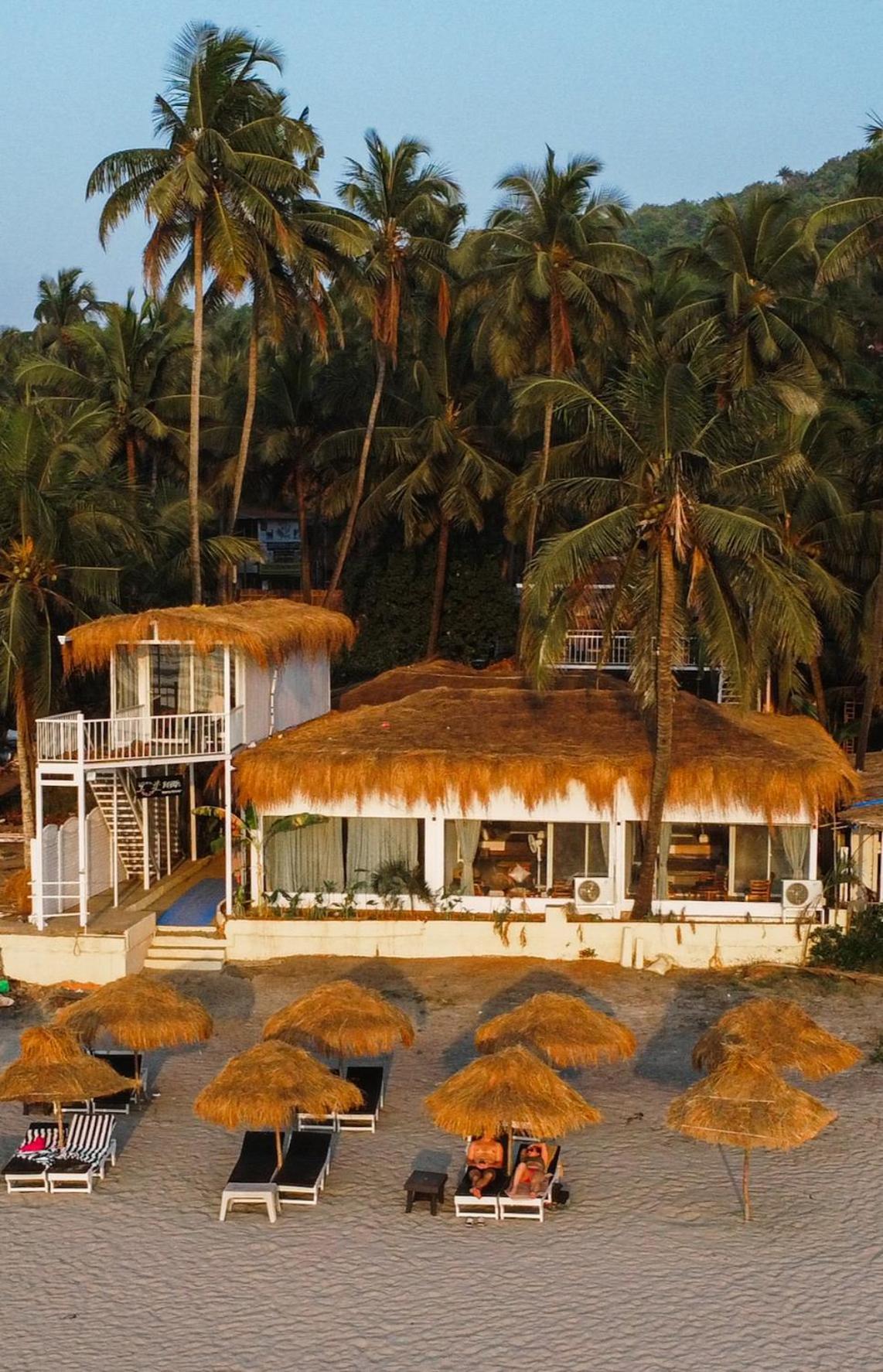 Aqua Beach Stays Ashwem Mandrem Exterior photo