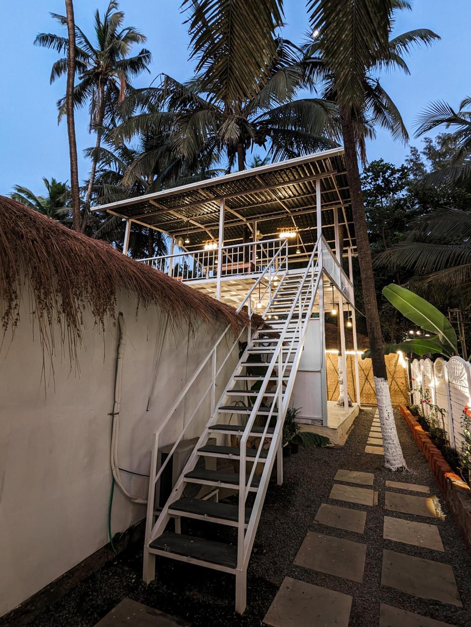 Aqua Beach Stays Ashwem Mandrem Exterior photo