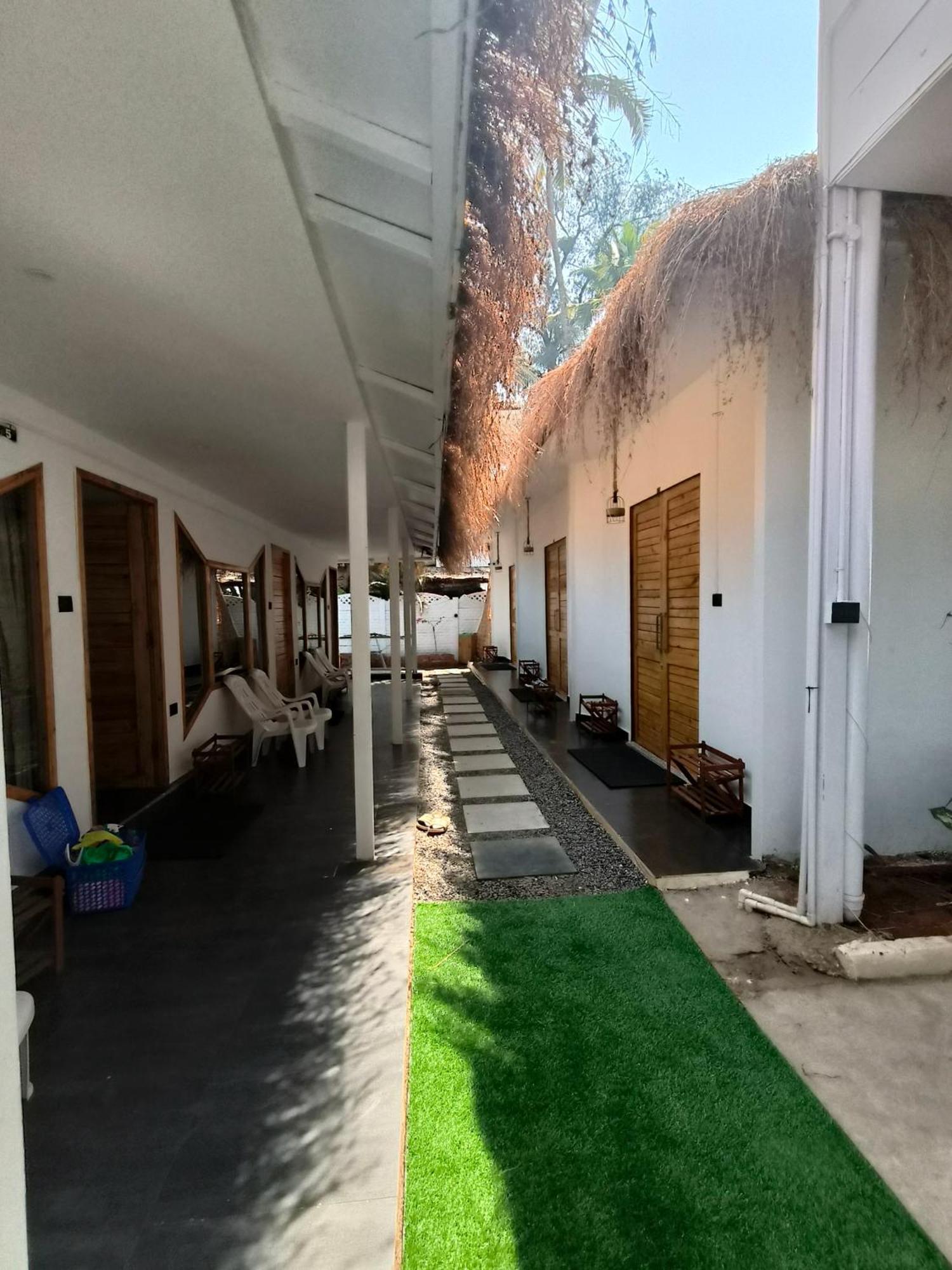 Aqua Beach Stays Ashwem Mandrem Exterior photo