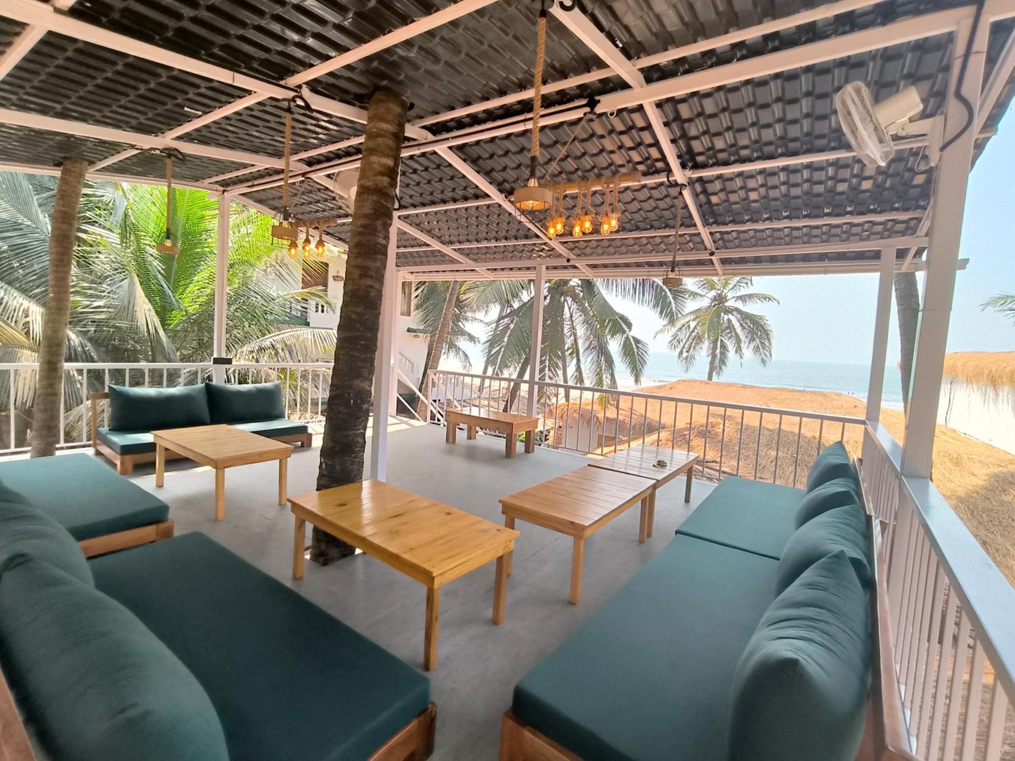 Aqua Beach Stays Ashwem Mandrem Exterior photo