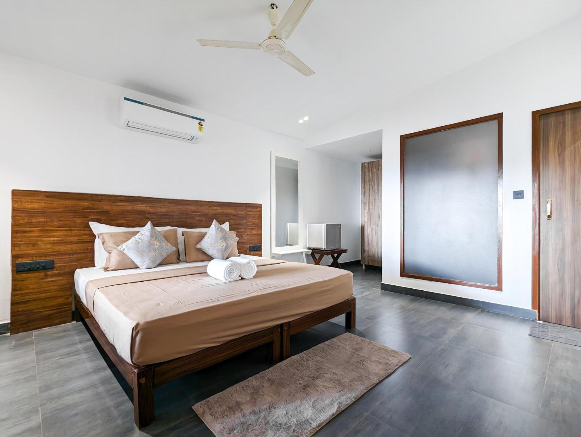 Aqua Beach Stays Ashwem Mandrem Exterior photo